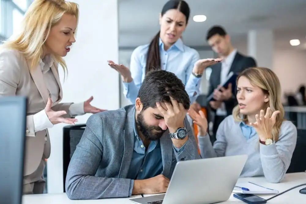 やってはいけないスカウトメール例１：企業の魅力を並べたてる